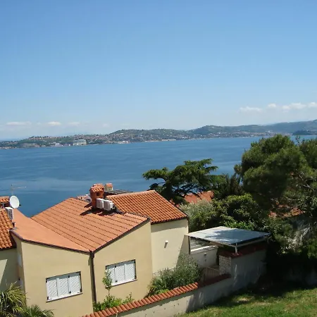 Carmen * Crveni Vrh